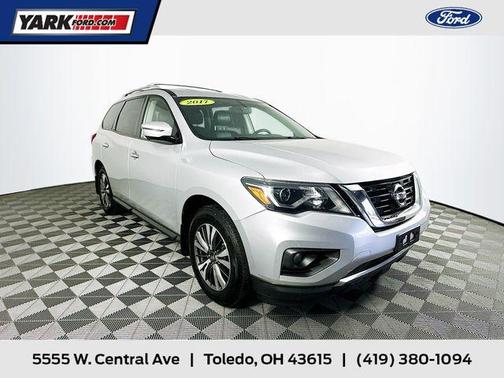2017 Nissan Pathfinder SL