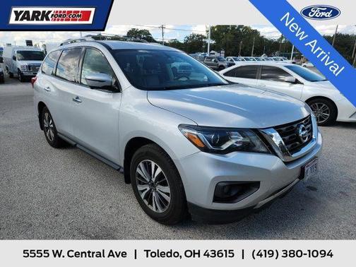 2017 Nissan Pathfinder SL