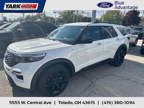 Star White 2023 Ford Explorer ST-Line