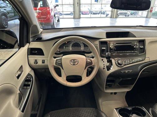 2014 Toyota Sienna SE