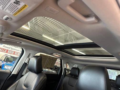 Rapid Red Metallic Tinted Clearcoat 2022 Ford Edge Titanium