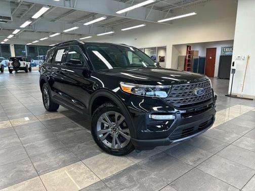 Agate Black Metallic 2023 Ford Explorer XLT