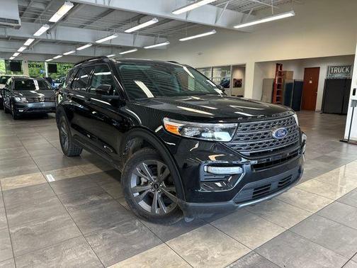 Agate Black Metallic 2023 Ford Explorer XLT