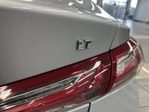 Silver Ice Metallic 2022 Chevrolet Malibu LT