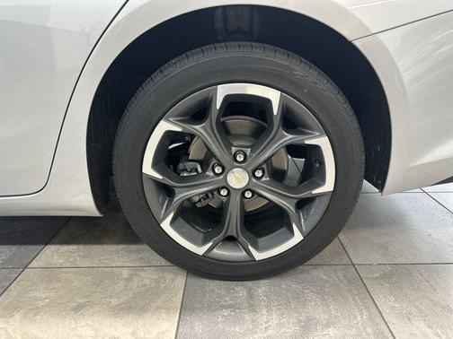 Silver Ice Metallic 2022 Chevrolet Malibu LT