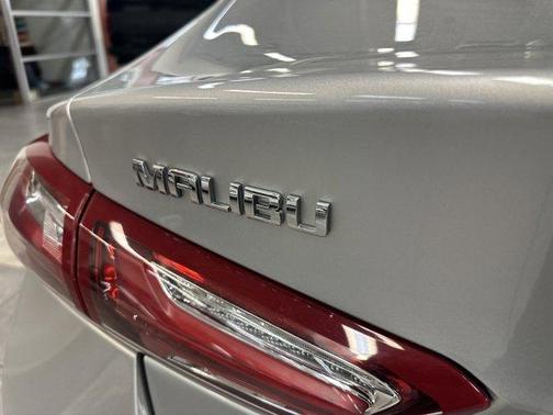 Silver Ice Metallic 2022 Chevrolet Malibu LT