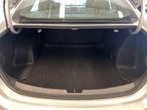 Silver Ice Metallic 2022 Chevrolet Malibu LT