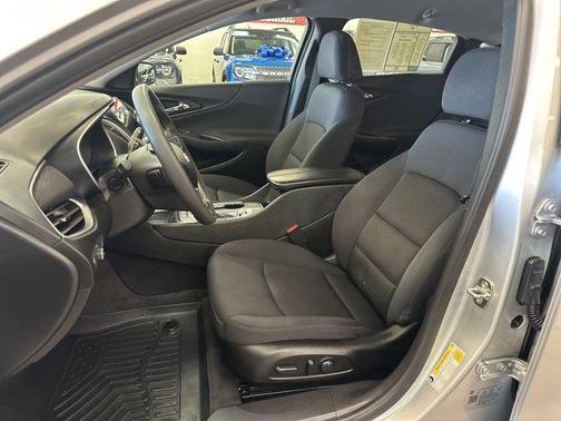 Silver Ice Metallic 2022 Chevrolet Malibu LT
