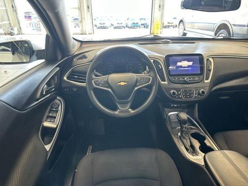 Silver Ice Metallic 2022 Chevrolet Malibu LT