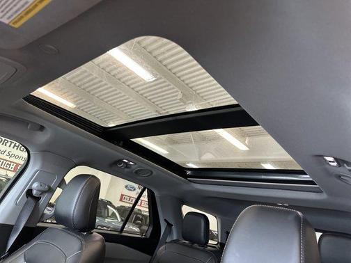 Star White 2023 Ford Explorer XLT