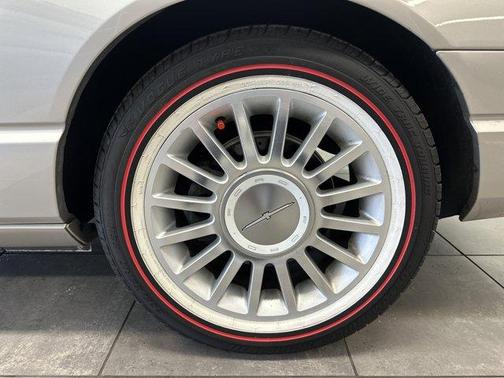 2004 Ford Thunderbird Deluxe