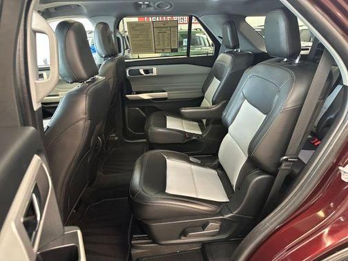 Burgundy Velvet Tinted Clearcoat 2022 Ford Explorer XLT