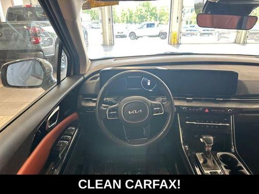 Ceramic Silver 2024 Kia Carnival SX