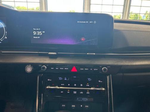 Ceramic Silver 2024 Kia Carnival SX