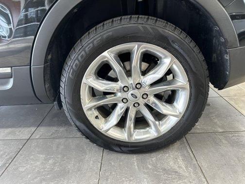 Tuxedo Black Metallic 2014 Ford Explorer XLT