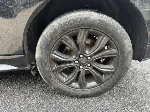 2022 Ford Edge SE