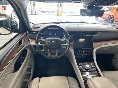Bright White Clearcoat 2023 Jeep Grand Cherokee L Summit