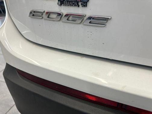 Oxford White 2018 Ford Edge SE