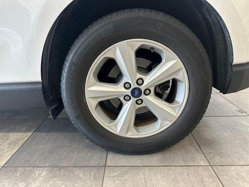 Oxford White 2018 Ford Edge SE