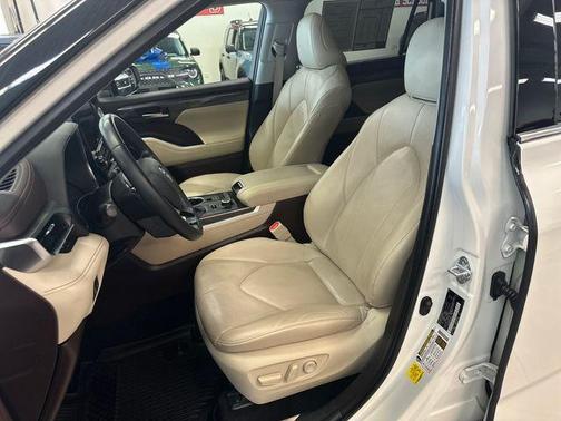 Celestial Silver Metallic 2021 Toyota Highlander Limited