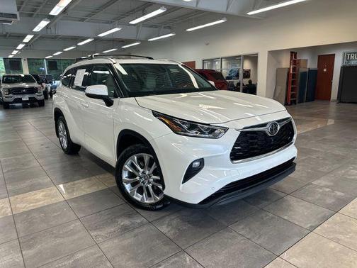 Celestial Silver Metallic 2021 Toyota Highlander Limited