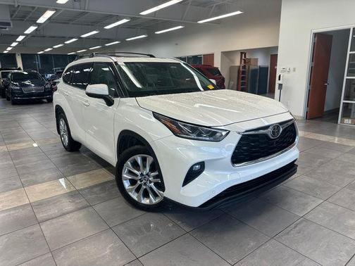 Celestial Silver Metallic 2021 Toyota Highlander Limited