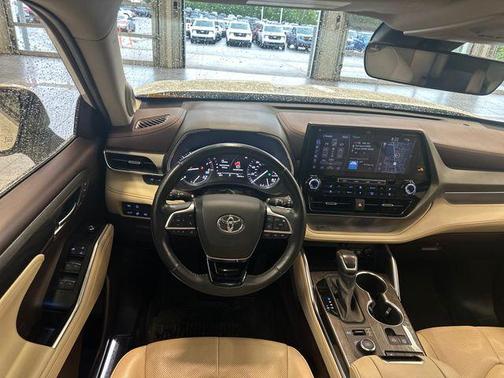 Celestial Silver Metallic 2021 Toyota Highlander Limited