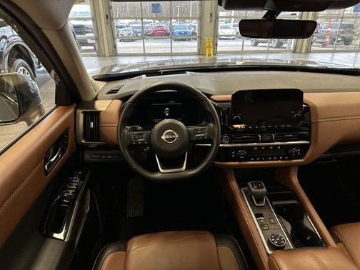 2023 Nissan Pathfinder Platinum