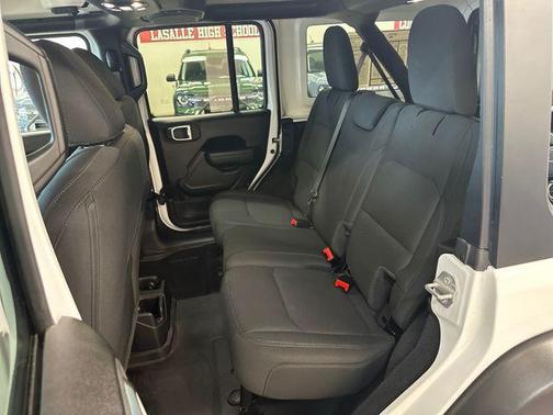 Bright White Clearcoat 2022 Jeep Wrangler Unlimited Sport