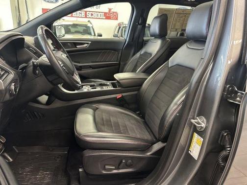 Carbonized Gray Metallic 2024 Ford Edge ST Line