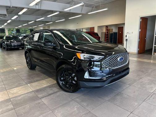 Agate Black Metallic 2024 Ford Edge SEL