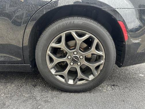 2018 Chrysler 300 Touring