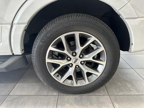 Oxford White 2016 Ford Expedition XLT