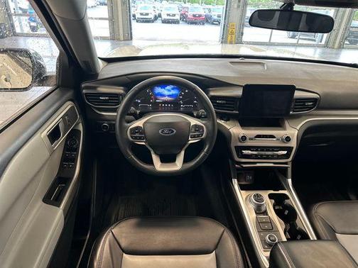 Star White 2023 Ford Explorer XLT