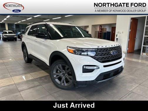 Star White 2023 Ford Explorer XLT