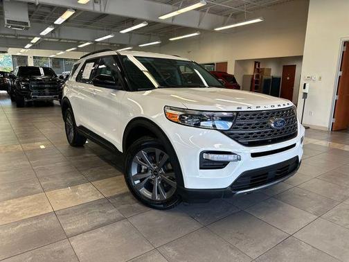 Star White 2023 Ford Explorer XLT