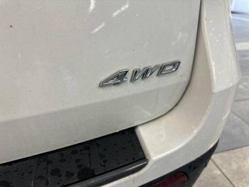 Star White 2023 Ford Explorer XLT