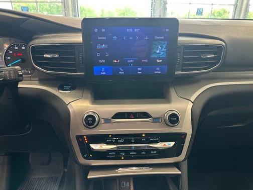Star White 2023 Ford Explorer XLT