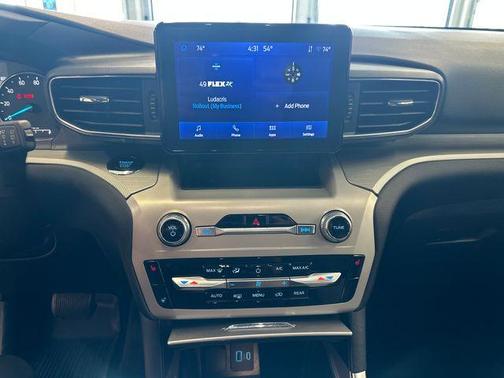 Star White 2023 Ford Explorer XLT