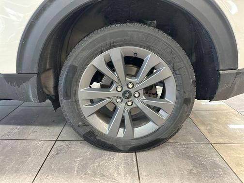 Star White 2023 Ford Explorer XLT