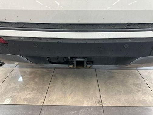 Star White 2023 Ford Explorer XLT