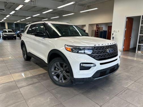 Star White 2023 Ford Explorer XLT