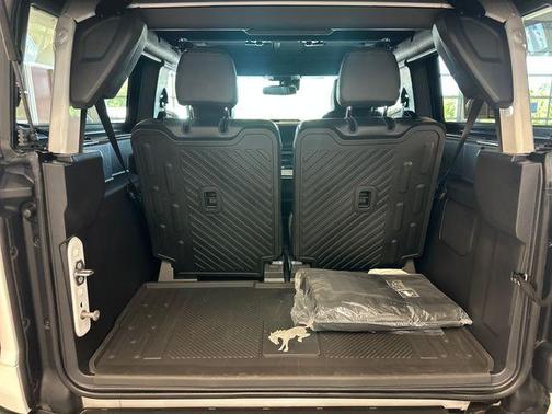Oxford White 2023 Ford Bronco Black Diamond