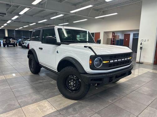 Oxford White 2023 Ford Bronco Black Diamond