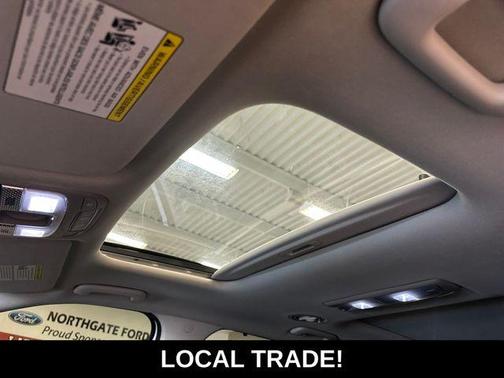 Glacial White Pearl 2022 Kia Telluride SX