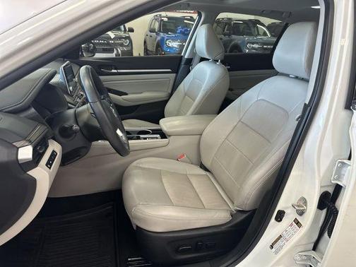 White 2021 Nissan Altima 2.5 SL