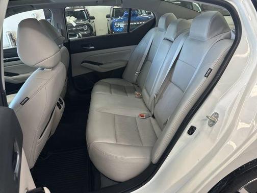 White 2021 Nissan Altima 2.5 SL