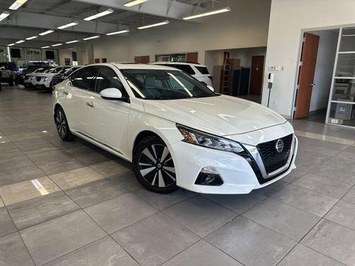 White 2021 Nissan Altima 2.5 SL