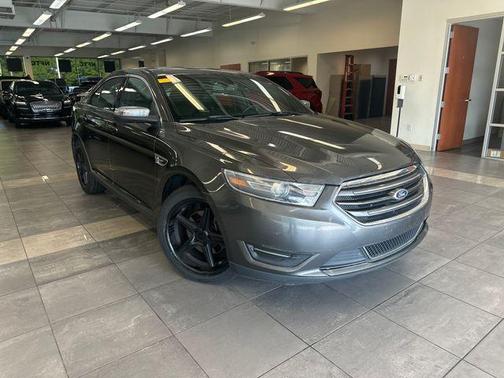 Magnetic Metallic 2016 Ford Taurus Limited