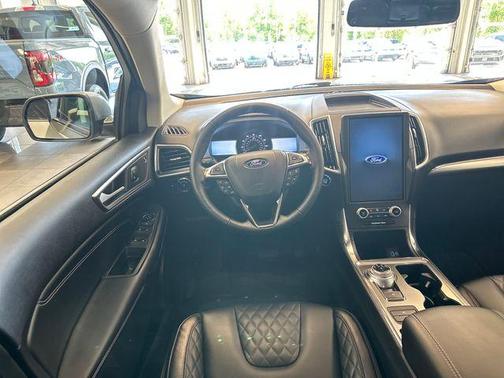 Iconic Silver Metallic 2024 Ford Edge Titanium